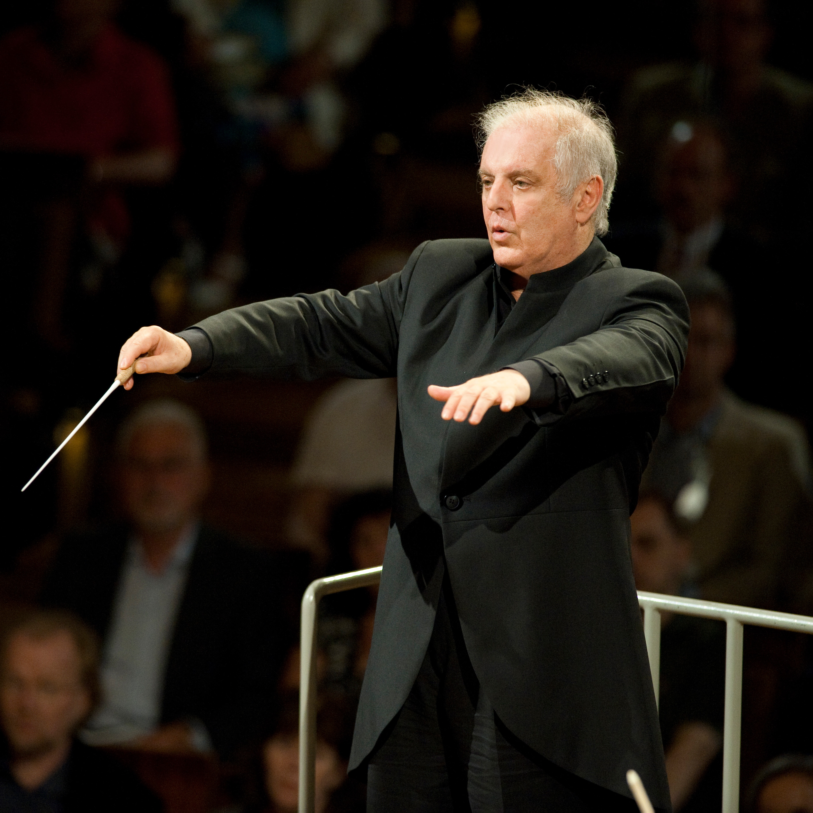 Stream Daniel Barenboim & West-Eastern Divan Orchestra - Live in