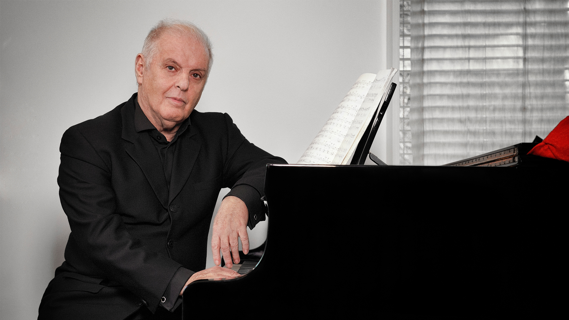 Stream Musical Moment: Daniel Barenboim plays Chopin | STAGE+