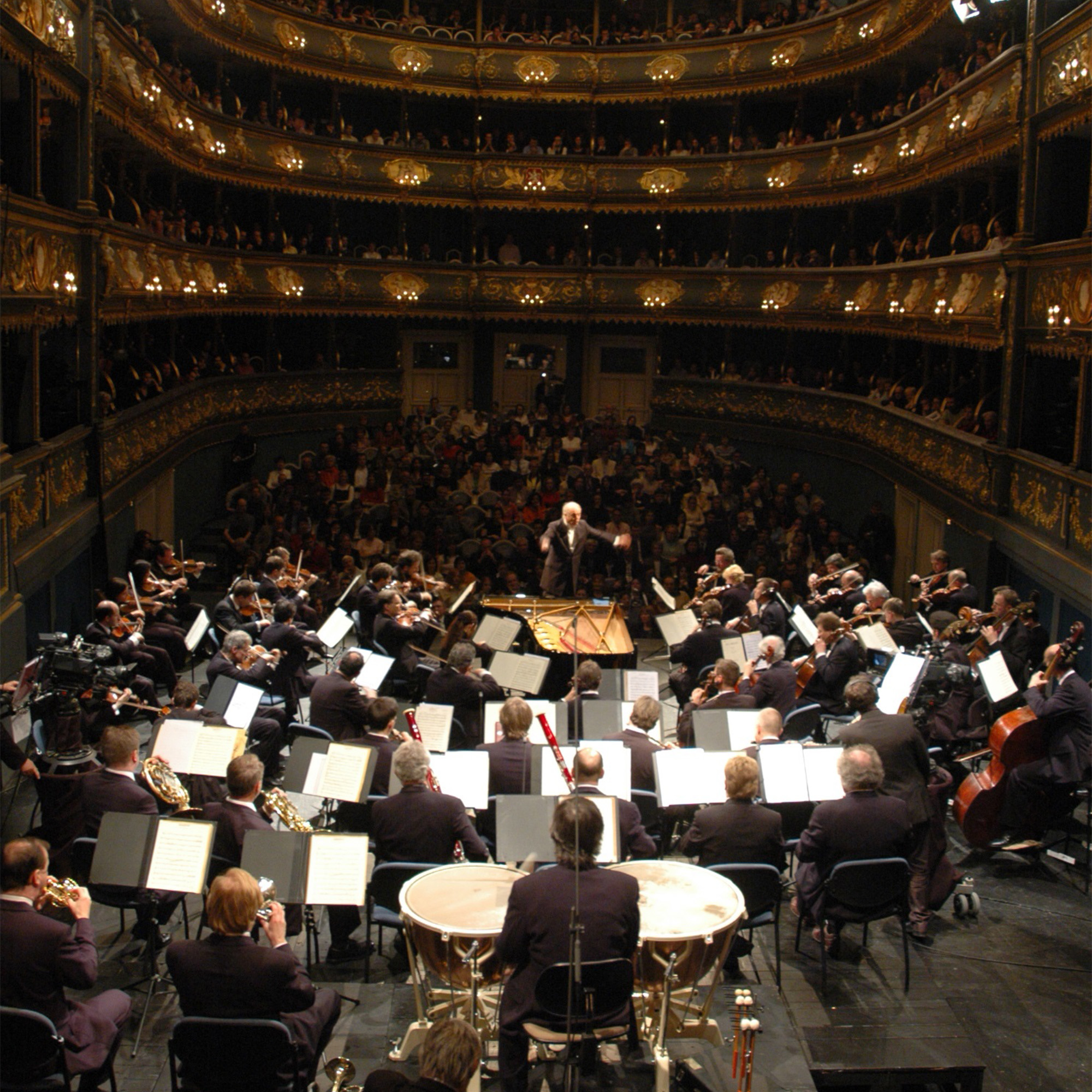 Stream Daniel Barenboim & West-Eastern Divan Orchestra - Live in