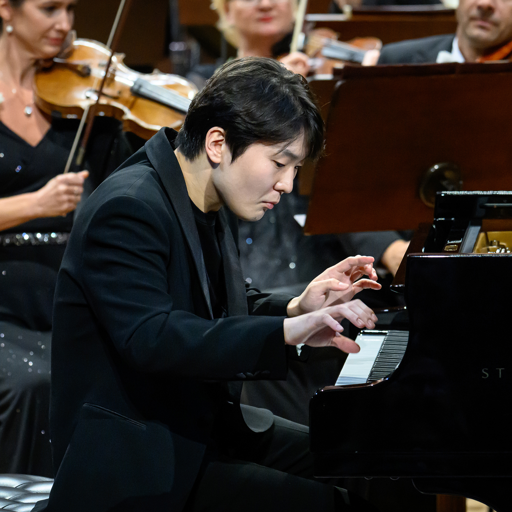 Stream Seong-Jin Cho plays Ravel | STAGE+