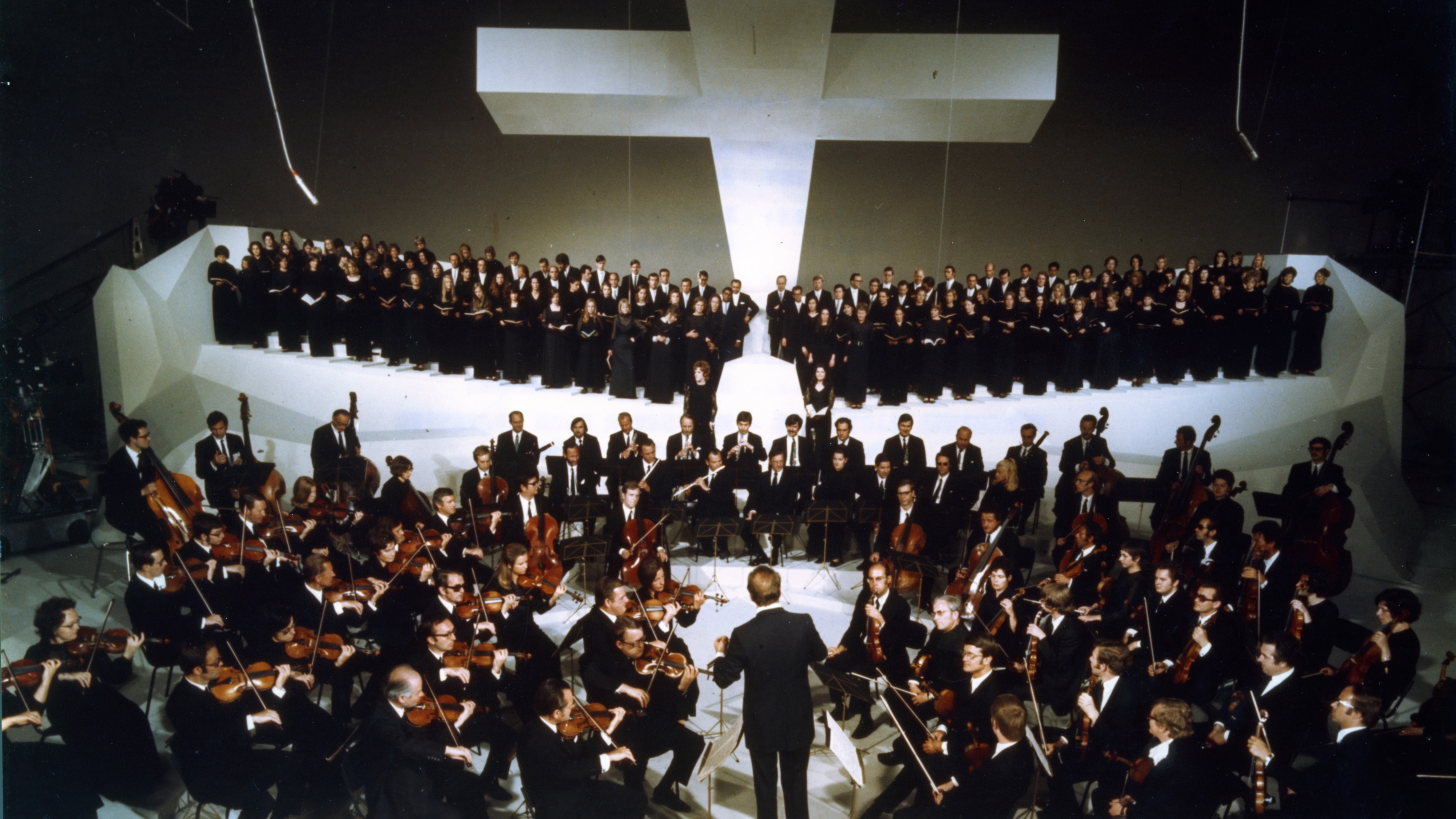 Stream Richter conducts Bach: St Matthew Passion | STAGE+ Stream Richter conducts Bach: St Matthew Passion | STAGE+