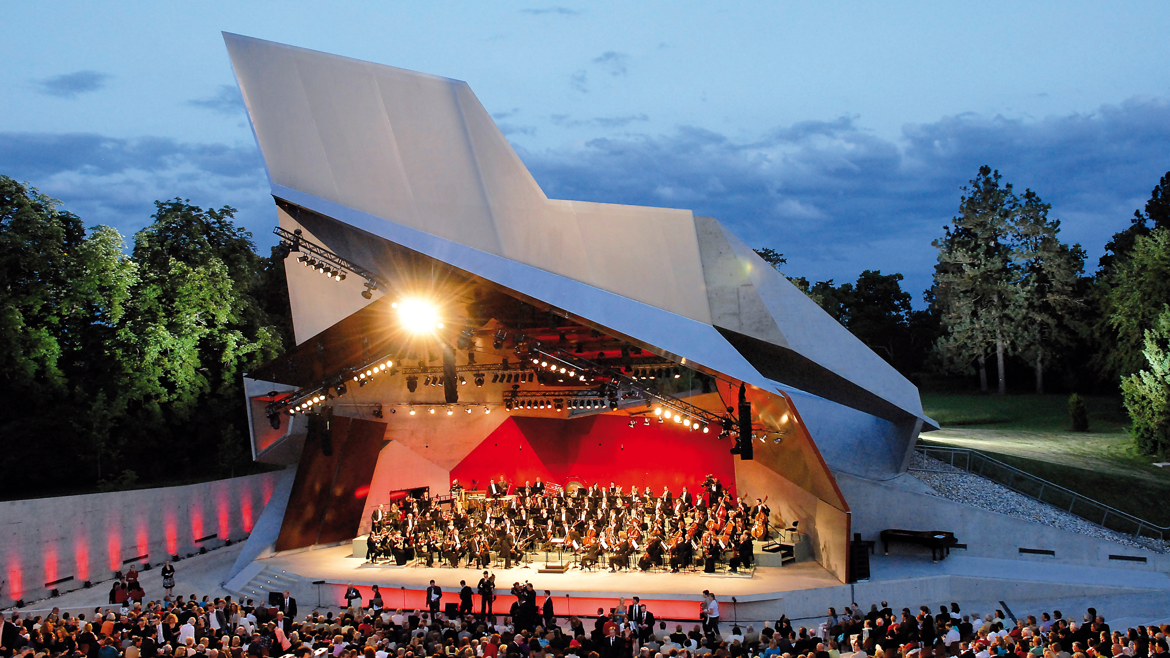 グラフェネッグ音楽祭 10周年記念コンサート (Festive Concert on the Occasion of the 10th Anniversary of the Grafenegg Festival 2016 ~ Bee Experience Grafenegg Festival | STAGE+